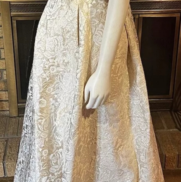 Aspeed Shimmery Champagne Floral Brocade Sleeveless Gown NWT Size Small - Picture 5 of 16